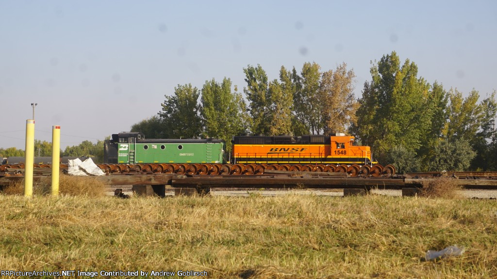 BNSF 1548 + BN 972552